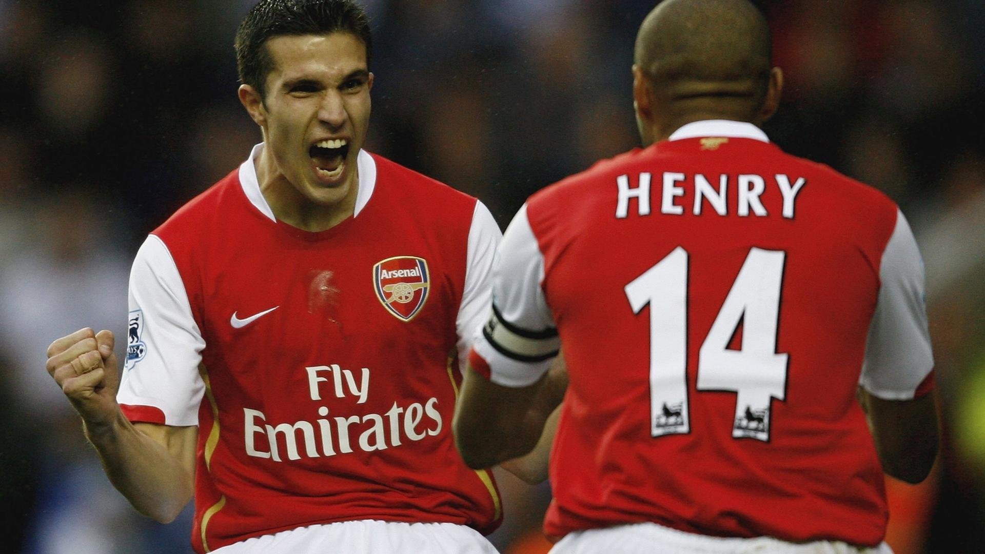 欧冠决赛之夜,阿劳霍彻底打爆防线,当防守成为最锋利的进攻